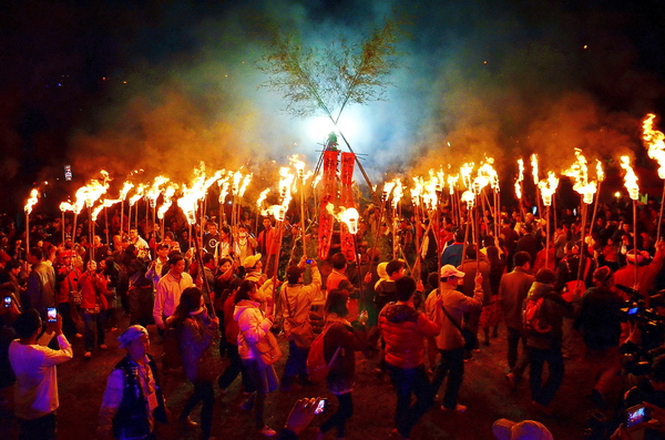 清境火把節象徵「照天祈年，除穢求吉，部落團結，薪火相傳」（攝影：ALINA）