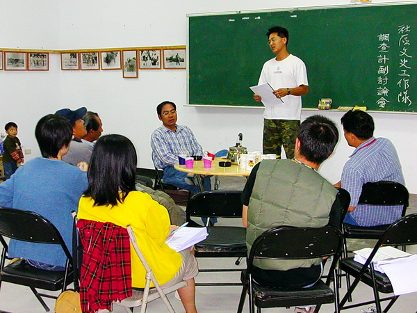 清境文史工作隊調查計畫討論會，彭光龍說明分工與執行方式（2002.07.06）